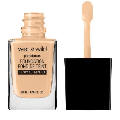 Wet n Wild Photo Focus Dewy Foundation für Frauen 28 ml Farbton  Soft Beige
